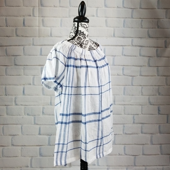 Two by Vince Camuto size 3x semi sheer - Picture 5 of 8